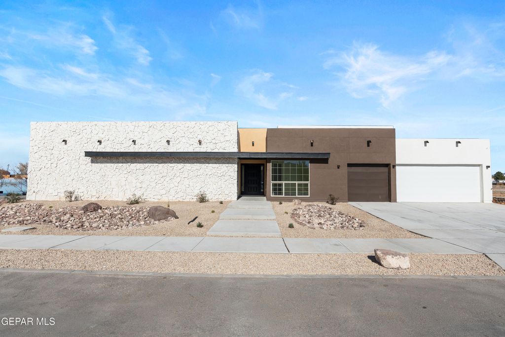 Photo of 5659 RIO BONITO Circle, El Paso, TX 79932 (MLS # 941850)