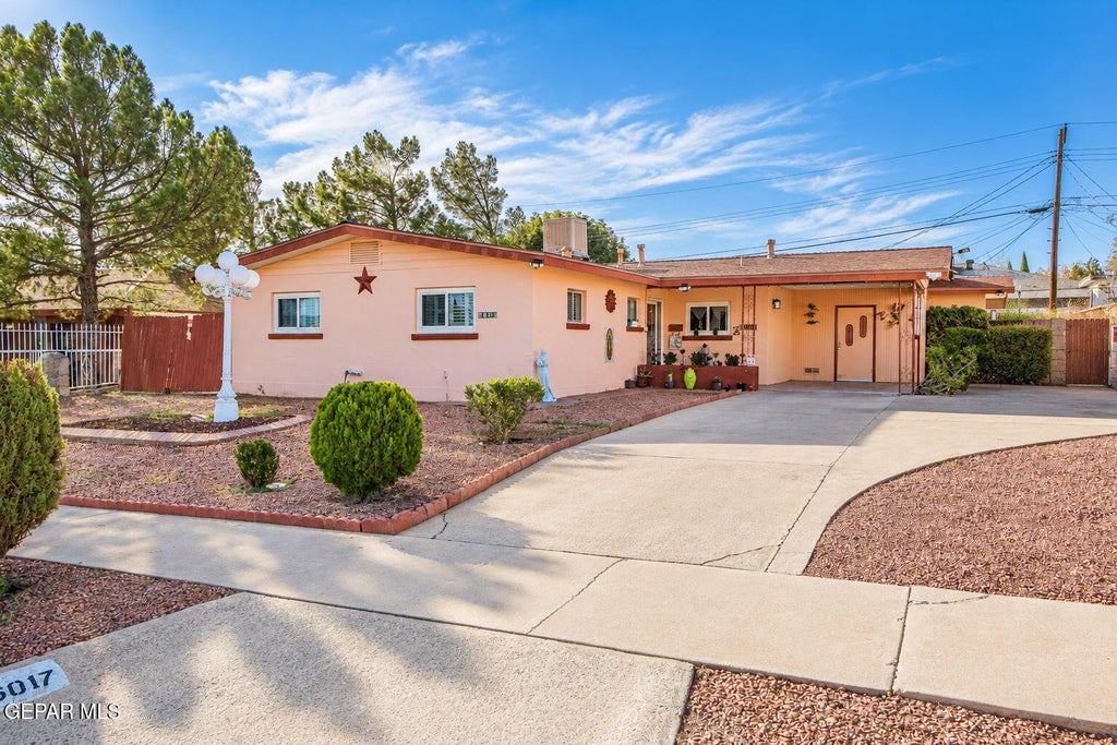 Photo of 6017 Isabella Drive, El Paso, TX 79912 (MLS # 951237)