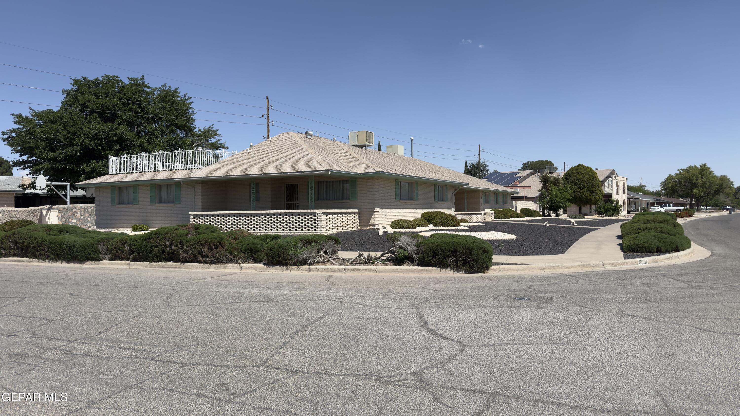 8901 PARKLAND Drive