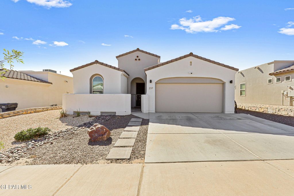 Photo of 237 EMERALD SUN Drive, El Paso, TX 79928 (MLS # 932722)