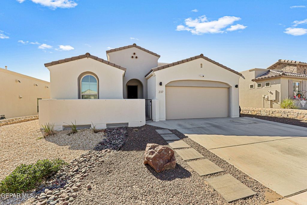 Photo of 237 EMERALD SUN Drive, El Paso, TX 79928 (MLS # 932722)