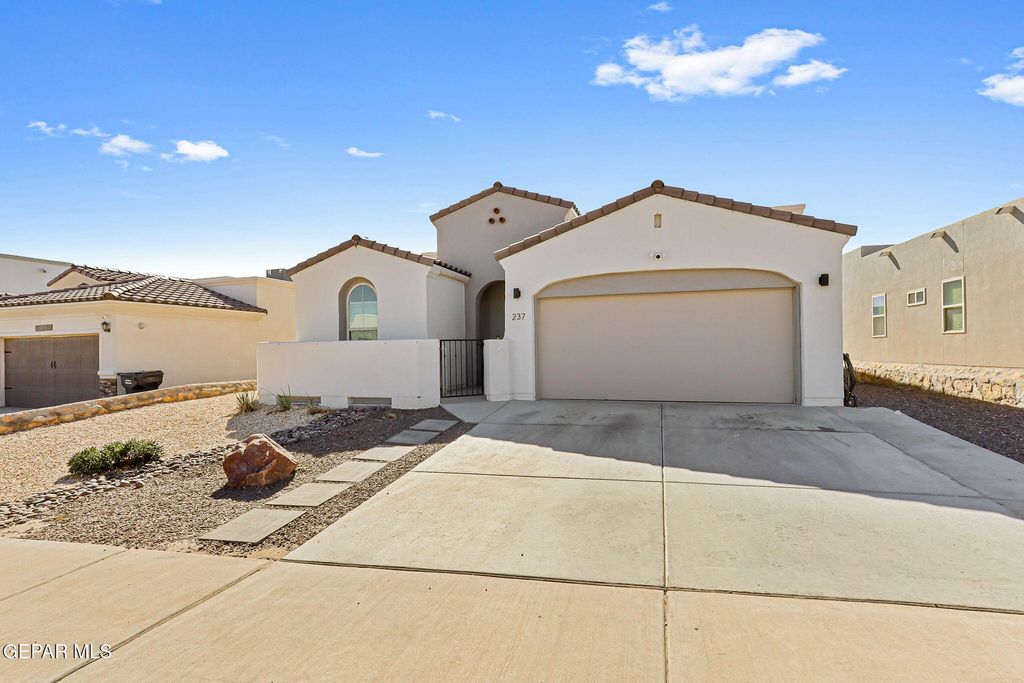 Photo of 237 EMERALD SUN Drive, El Paso, TX 79928 (MLS # 932722)