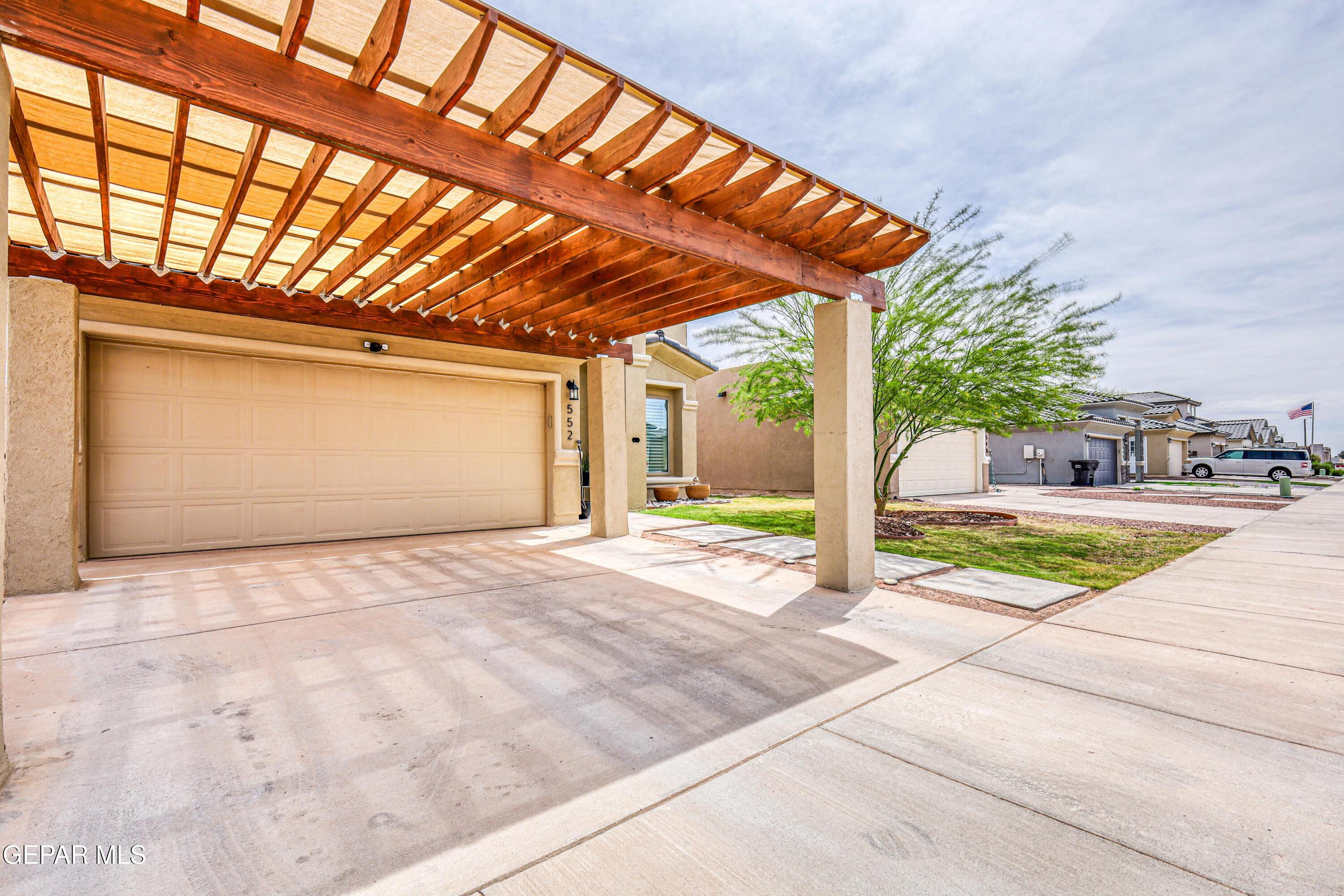 552 Paseo Dulce Avenue