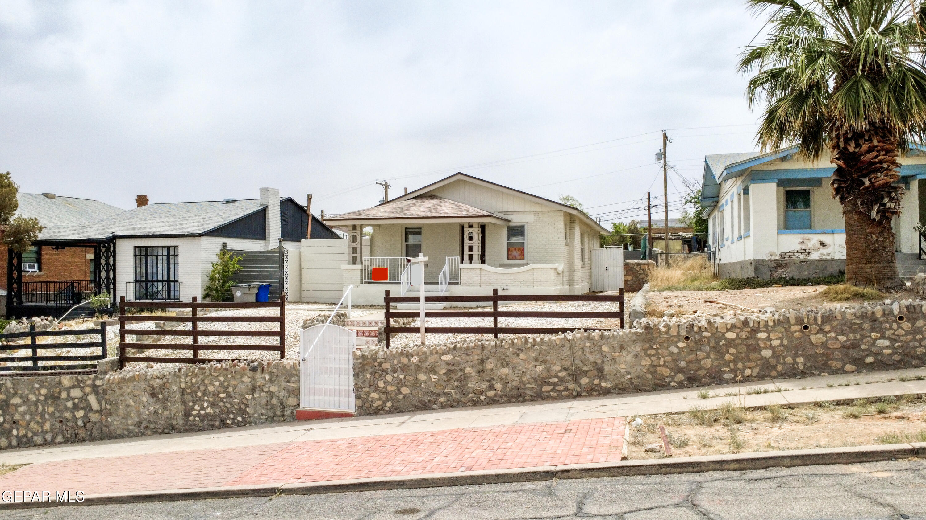 1605 N CAMPBELL Street