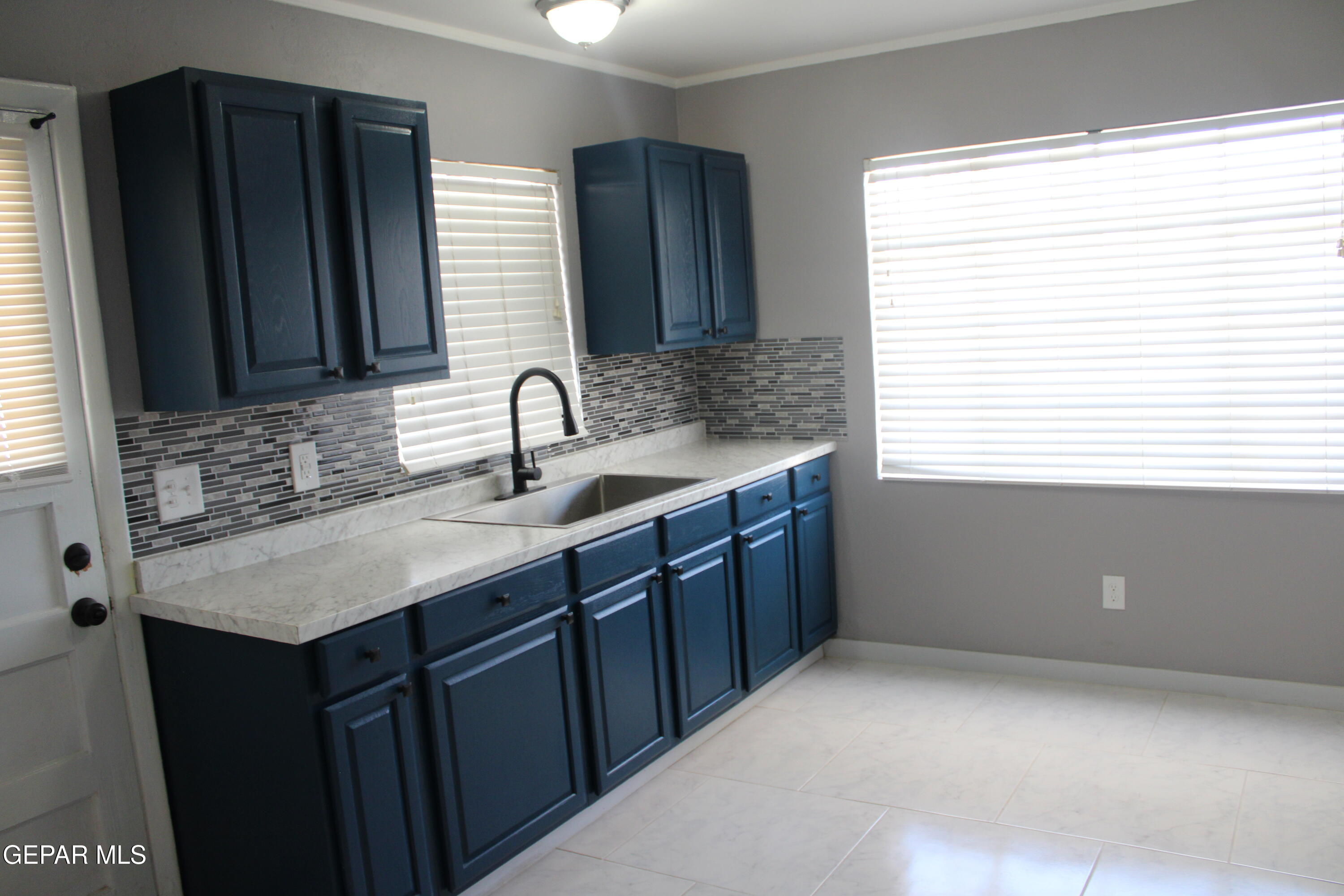 1507 DENNIS Circle