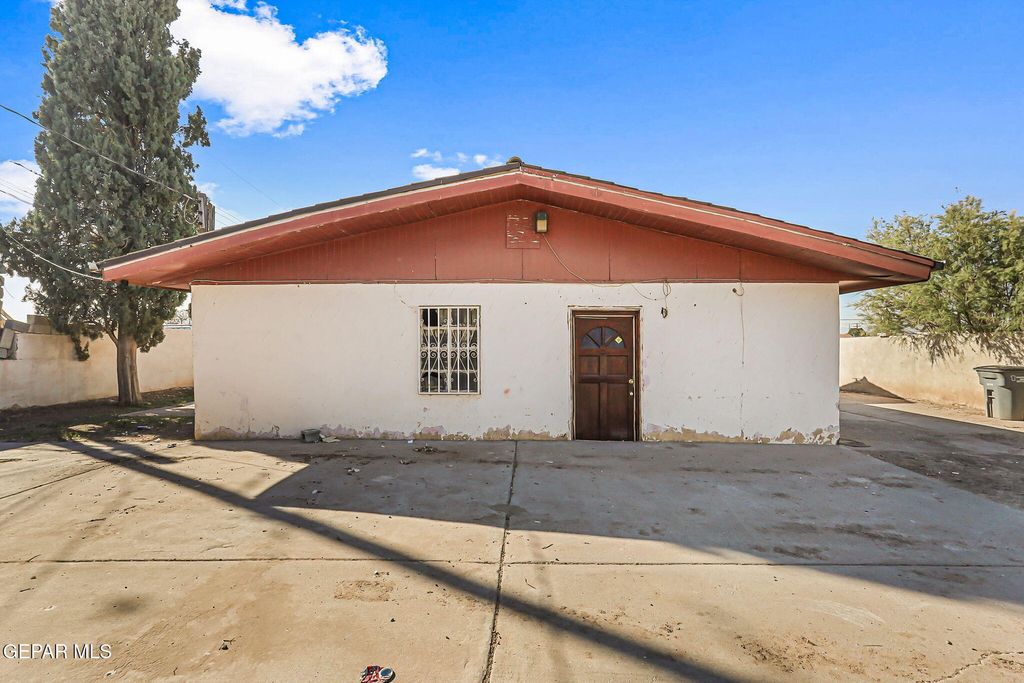 Photo of 148 CHAMPIE Lane, El Paso, TX 79915 (MLS # 934747)
