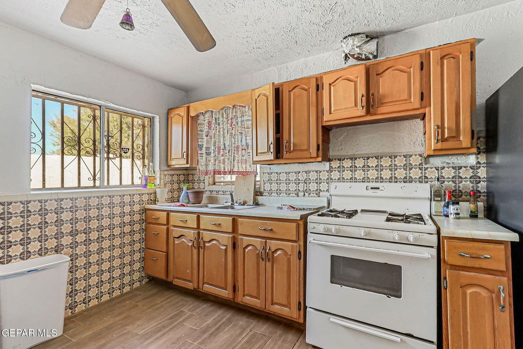 Photo of 148 CHAMPIE Lane, El Paso, TX 79915 (MLS # 934747)