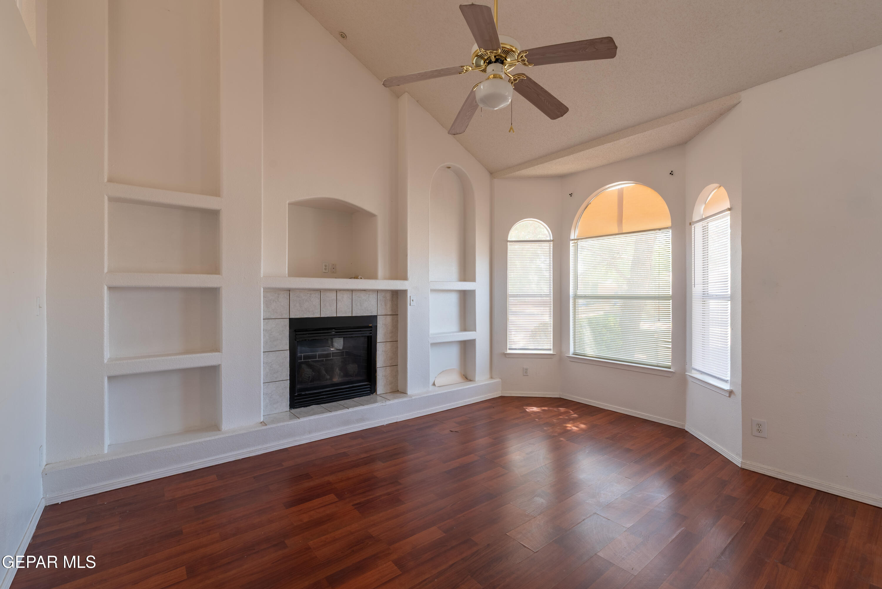 2212 TIERRA DE ORO Way
