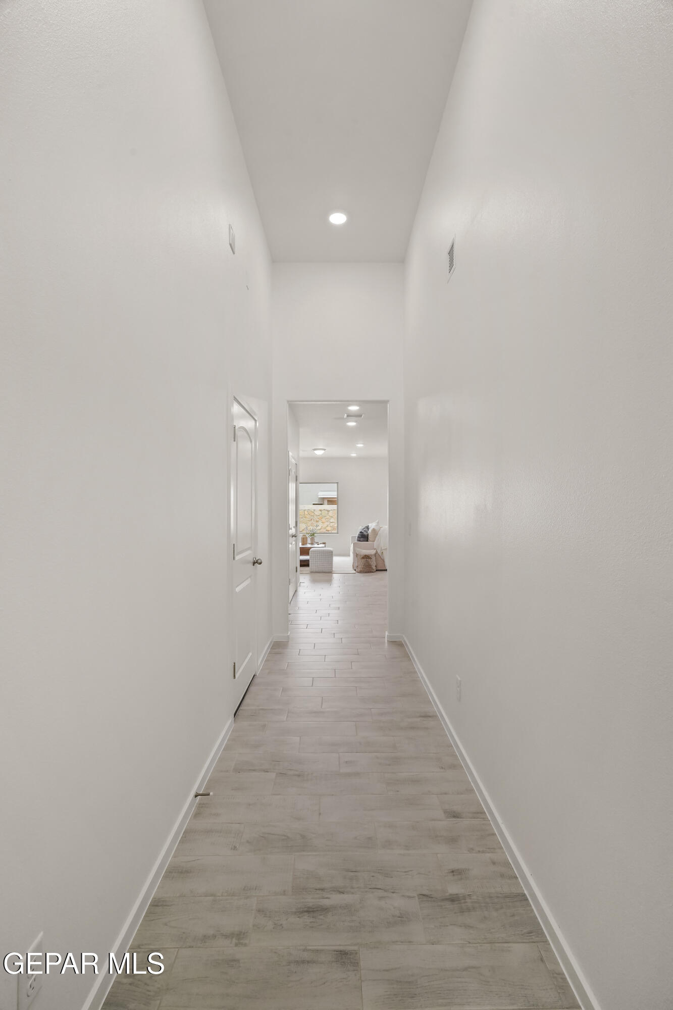 13804 Summer Wave Avenue