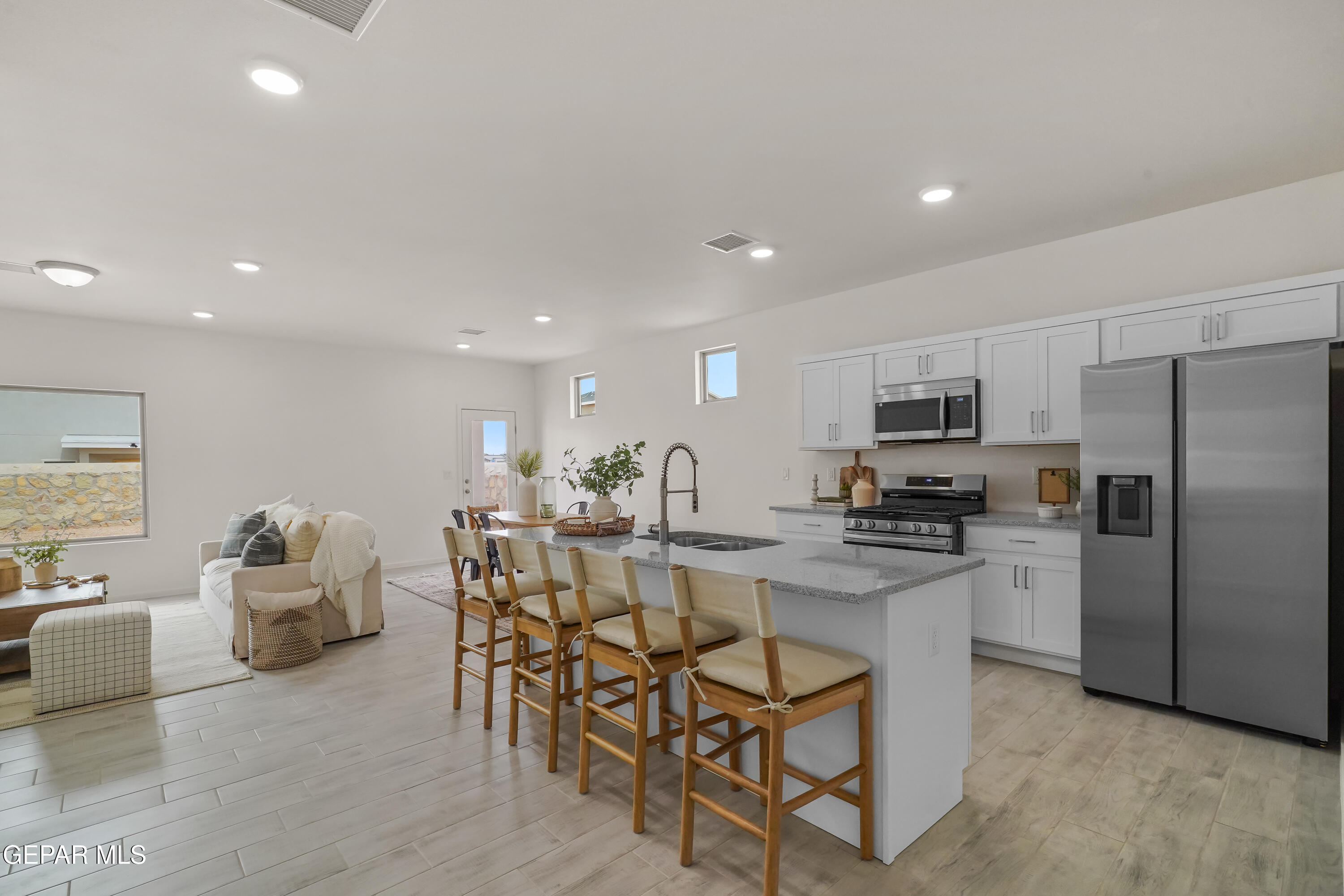 13804 Summer Wave Avenue