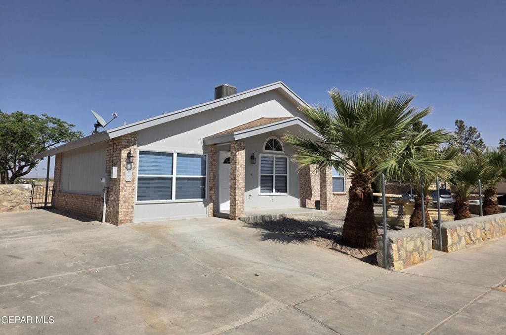 Photo of 297 BARREL CACTUS Drive, Horizon City, TX 79928 (MLS # 941230)