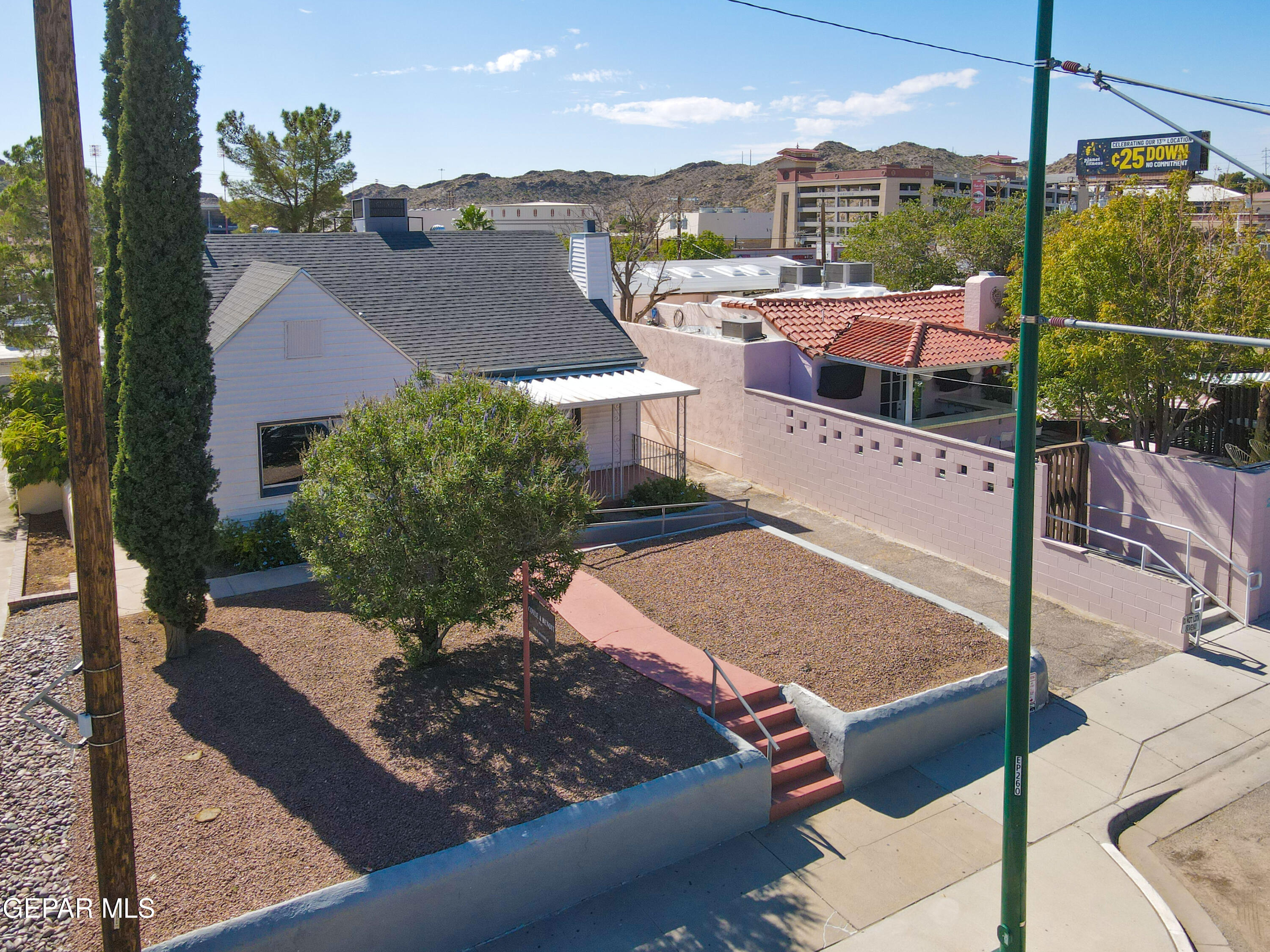 2515 N STANTON Street