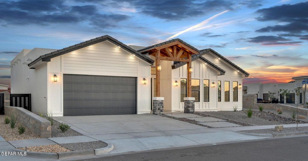 Photo of 13332 Emerald Water Court St, Horizon City, TX 79928 (MLS # 933052)