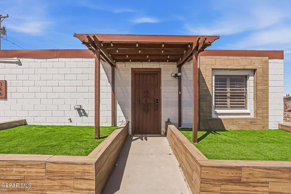 Photo of 366 RIVERSIDE Drive, Sunland Park, NM 88063 (MLS # 940384)