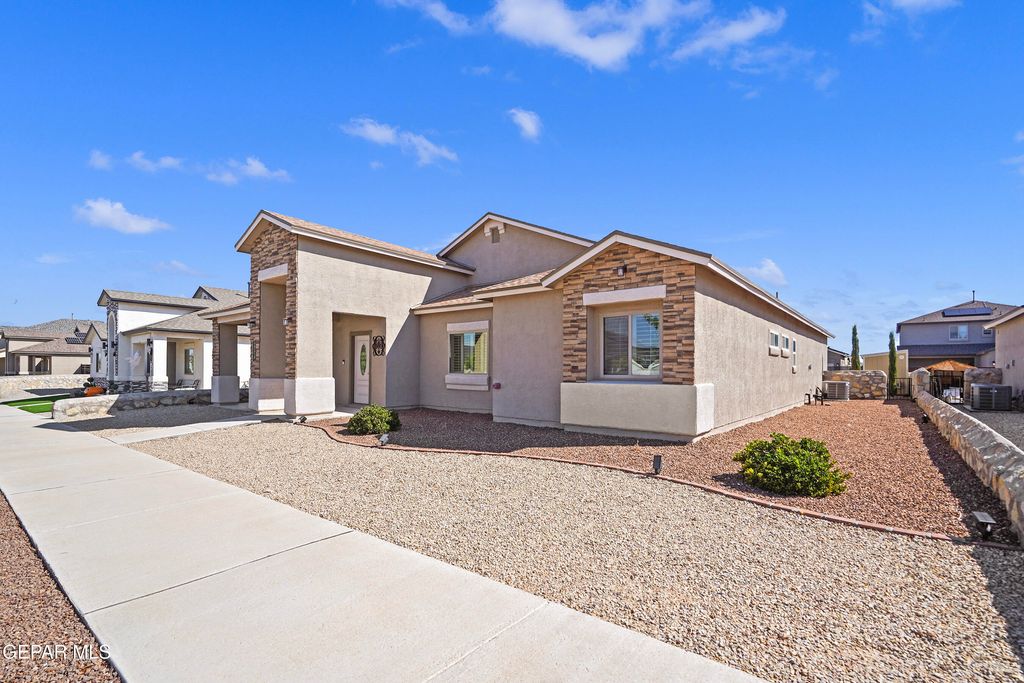 Photo of 2724 MIKE PRICE Drive, El Paso, TX 79938 (MLS # 931982)