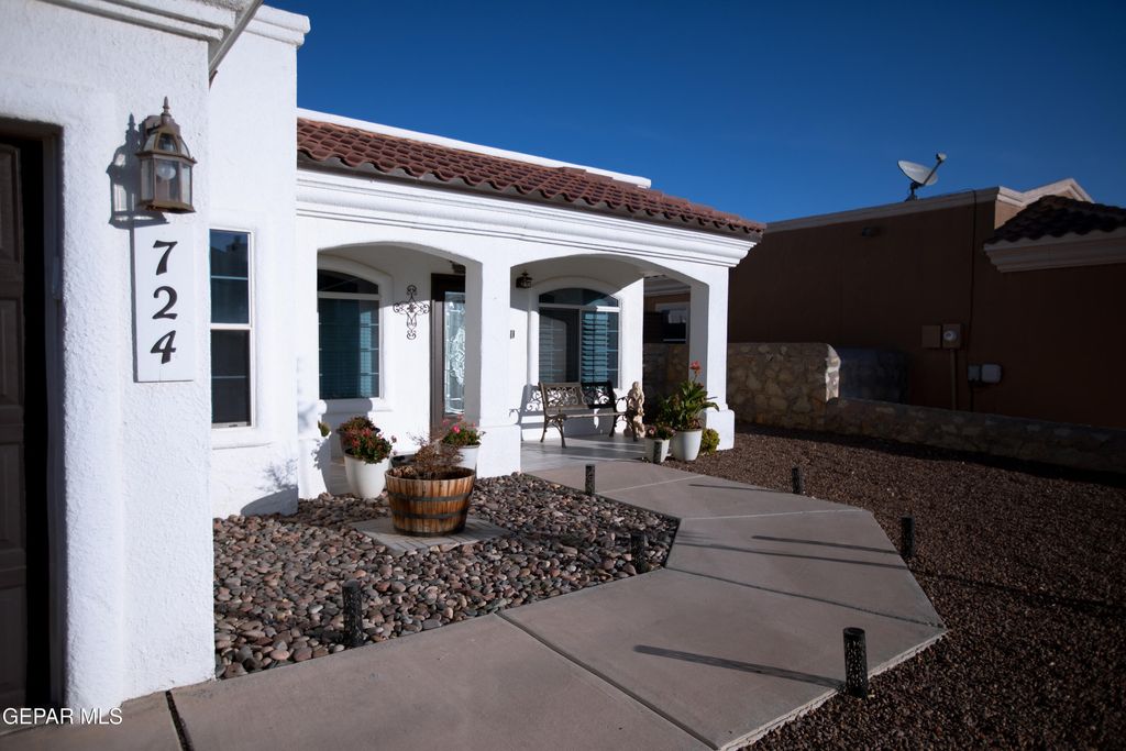 Photo of 724 PASEO SERENO Drive, El Paso, TX 79928 (MLS # 934269)