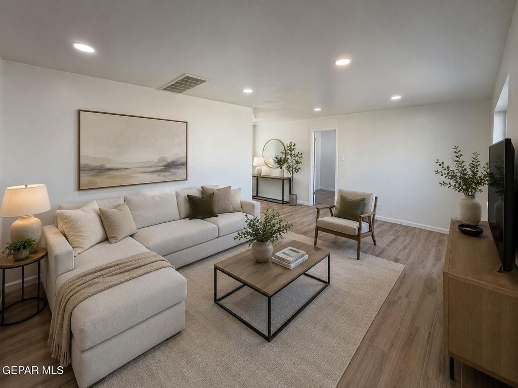 Photo of 1221 MEADOWVIEW Drive, El Paso, TX 79925 (MLS # 948300)