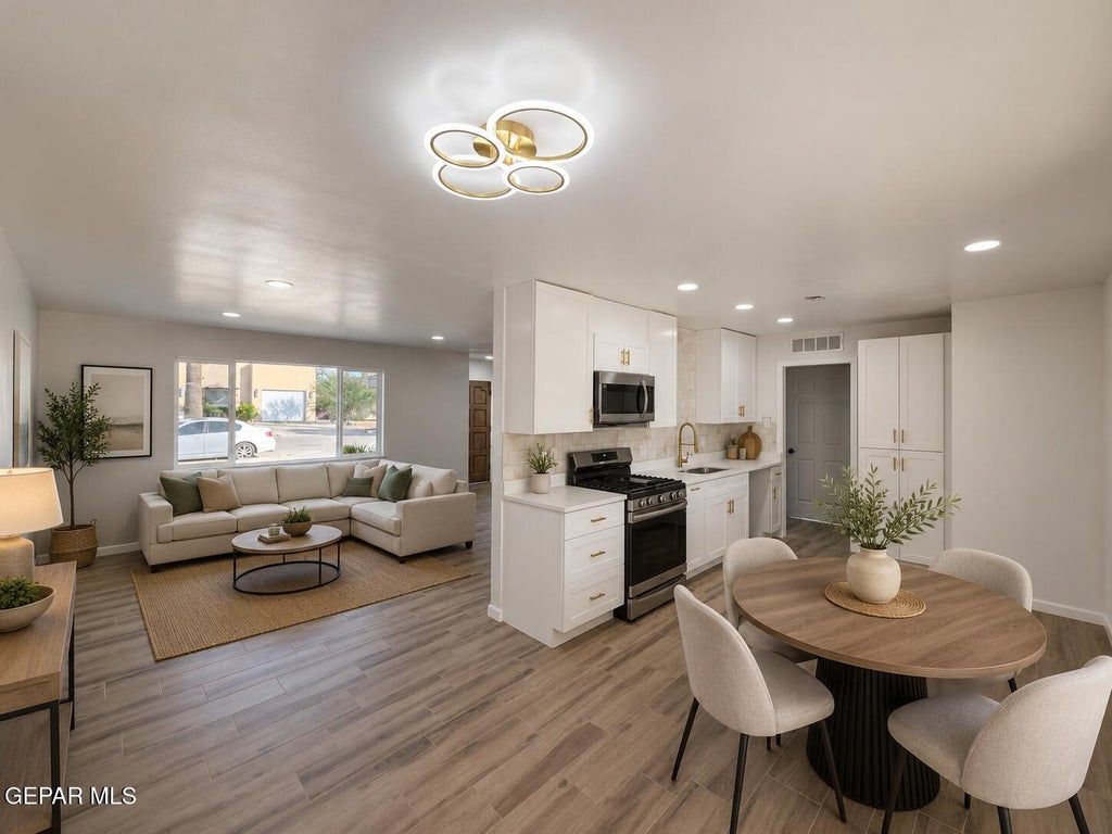 Photo of 1221 MEADOWVIEW Drive, El Paso, TX 79925 (MLS # 948300)