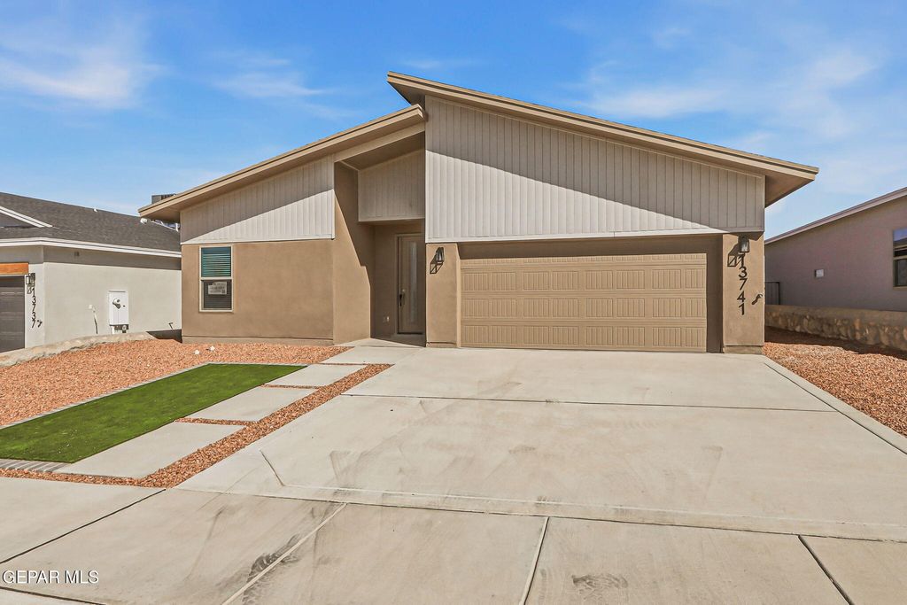 Photo of 13741 Centro Vista Avenue, Horizon City, TX 79928 (MLS # 940427)