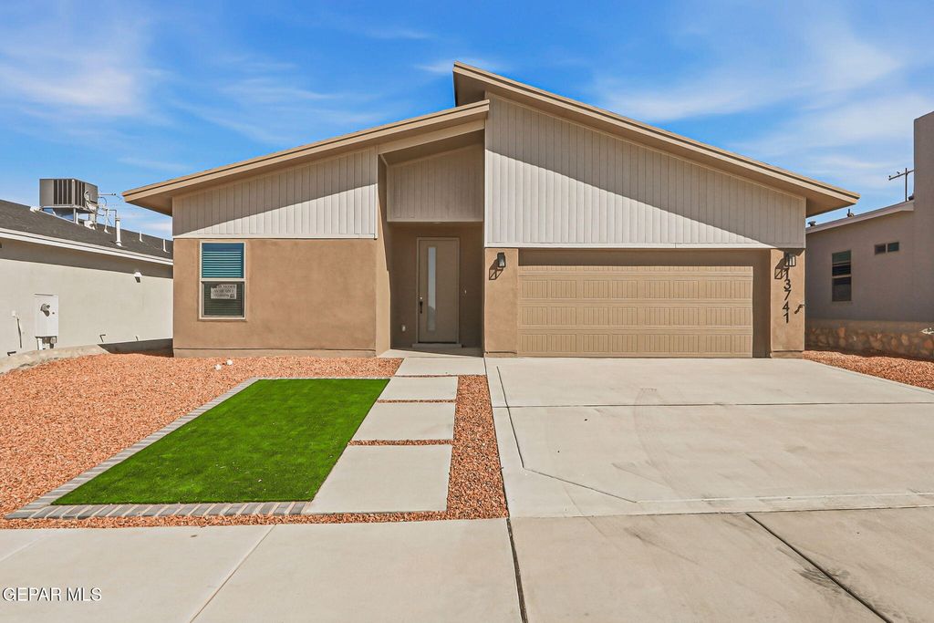 Photo of 13741 Centro Vista Avenue, Horizon City, TX 79928 (MLS # 940427)