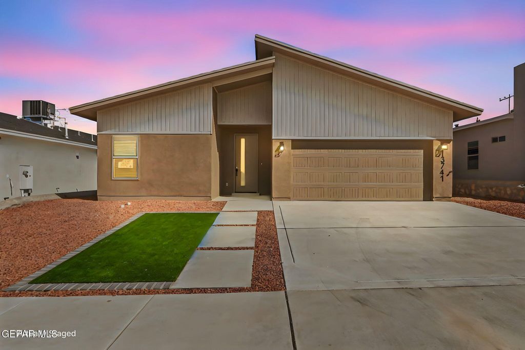 Photo of 13741 Centro Vista Avenue, Horizon City, TX 79928 (MLS # 940427)