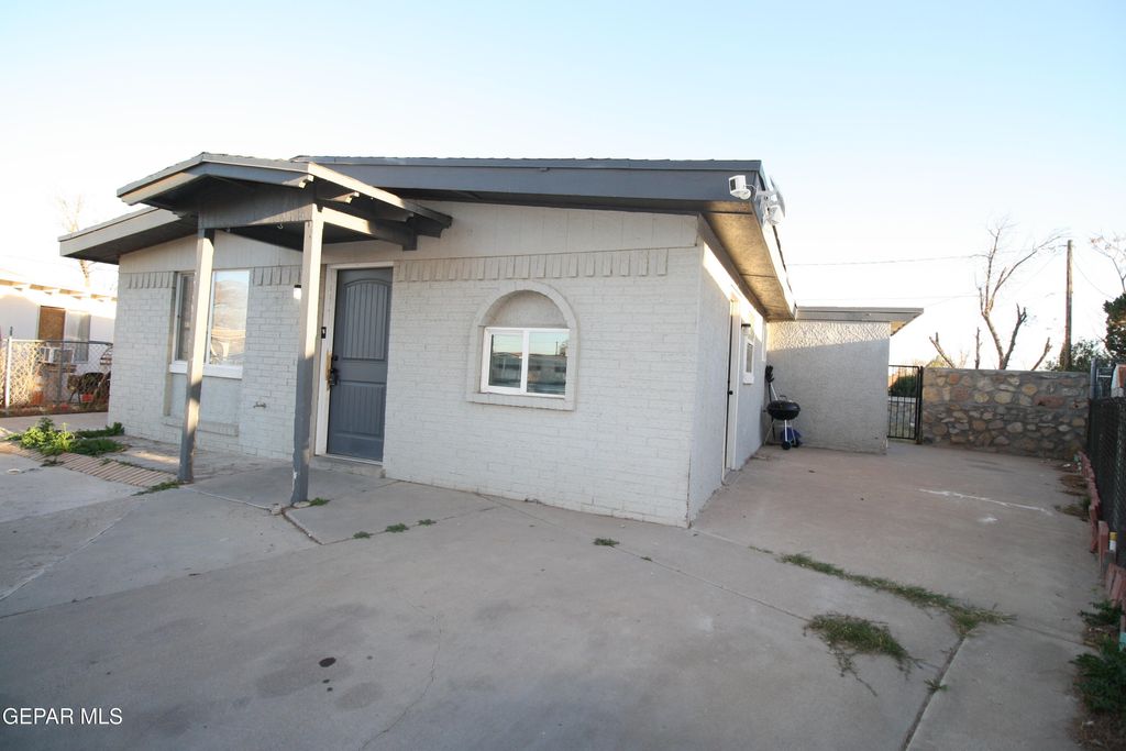Photo of 144 MARQUITA Lane, El Paso, TX 79915 (MLS # 936687)