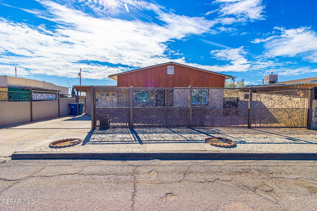 Photo of 6176 E YANDELL Drive, El Paso, TX 79905 (MLS # 937598)