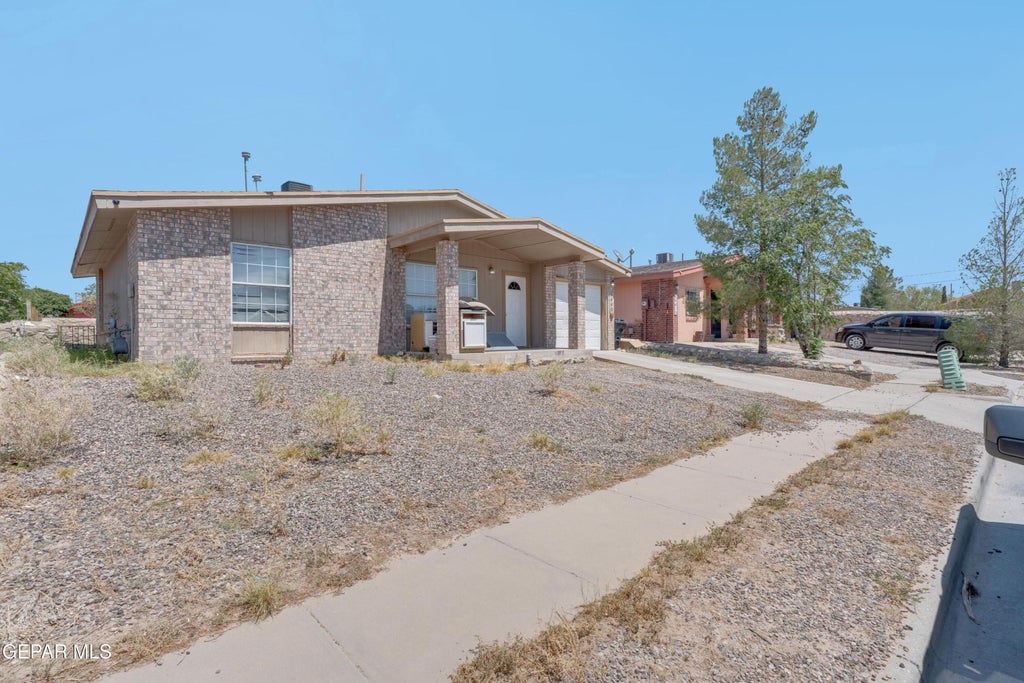 Photo of 14409 Colina Corona Drive, Horizon City, TX 79928 (MLS # 950501)