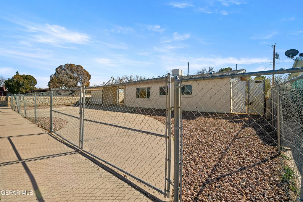 Photo of 8244 STRICKLAND Drive, El Paso, TX 79907 (MLS # 937450)