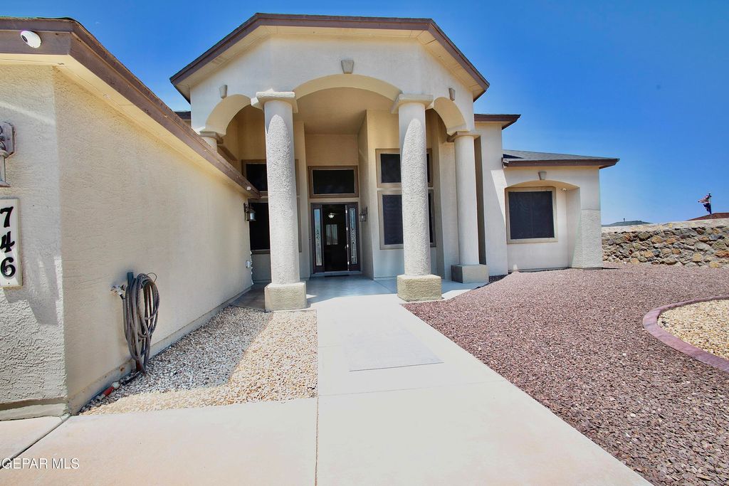 Photo of 746 GOLD BEACH Drive, Canutillo, TX 79835 (MLS # 944128)
