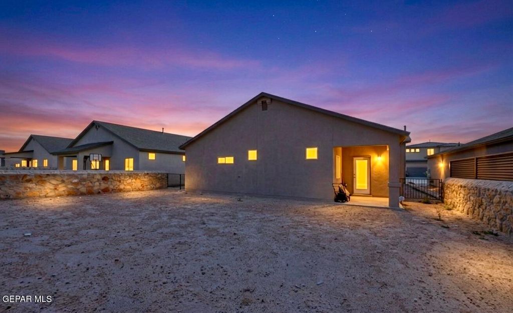 Photo of 13721 Flora Vista Avenue, Horizon City, TX 79928 (MLS # 940867)