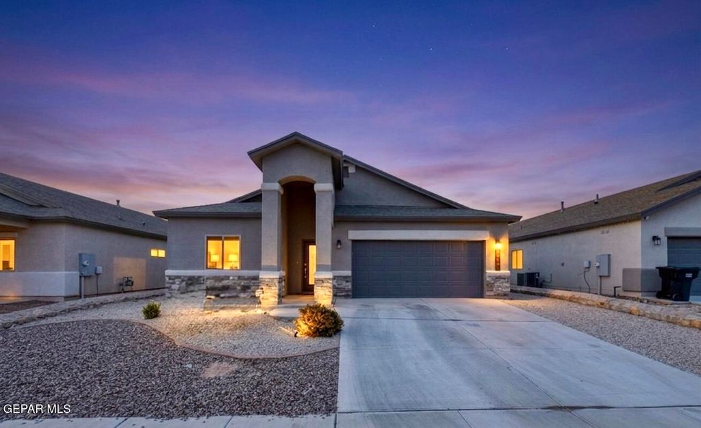 Photo of 13721 Flora Vista Avenue, Horizon City, TX 79928 (MLS # 940867)