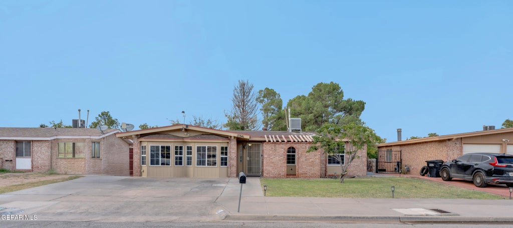 Photo of 15341 NORTHPORT Court, Horizon City, TX 79928 (MLS # 949643)