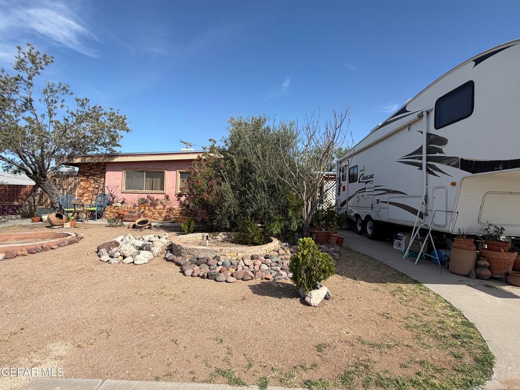 Photo of 409 RIDGEMONT Drive, El Paso, TX 79912 (MLS # 942582)