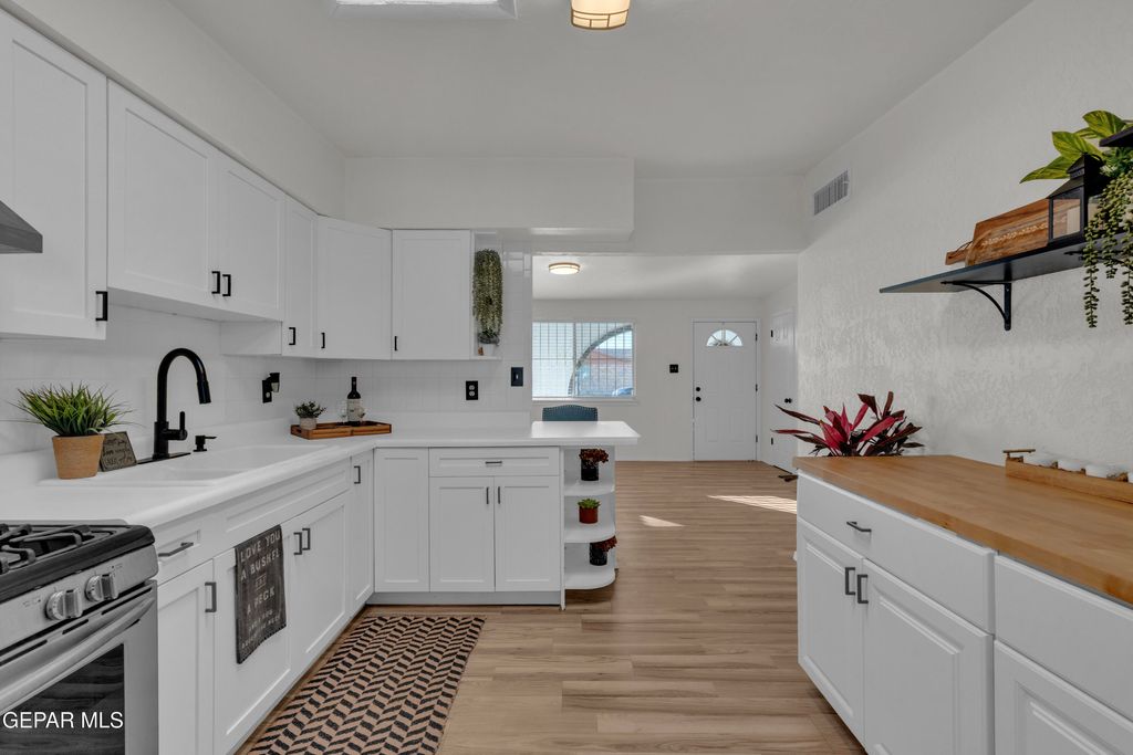 Photo of 724 SPALDING Way, El Paso, TX 79907 (MLS # 942435)