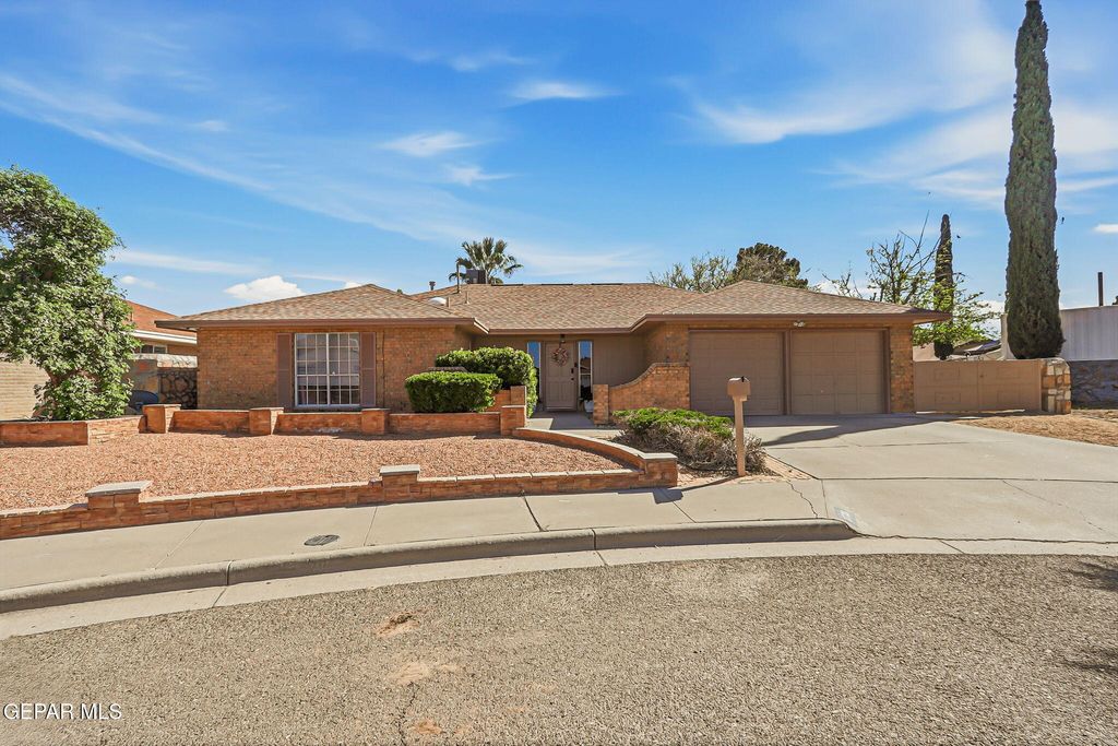 Photo of 1721 VISTA REAL Drive, El Paso, TX 79935 (MLS # 941040)