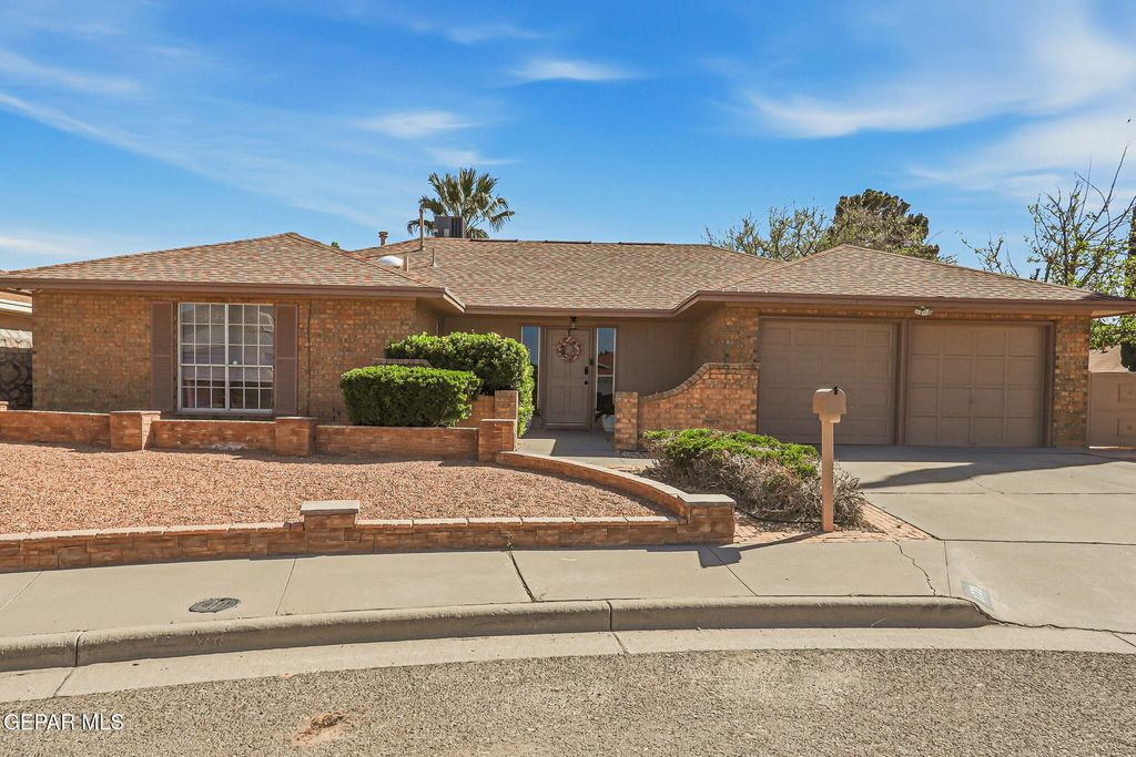 Photo of 1721 VISTA REAL Drive, El Paso, TX 79935 (MLS # 941040)