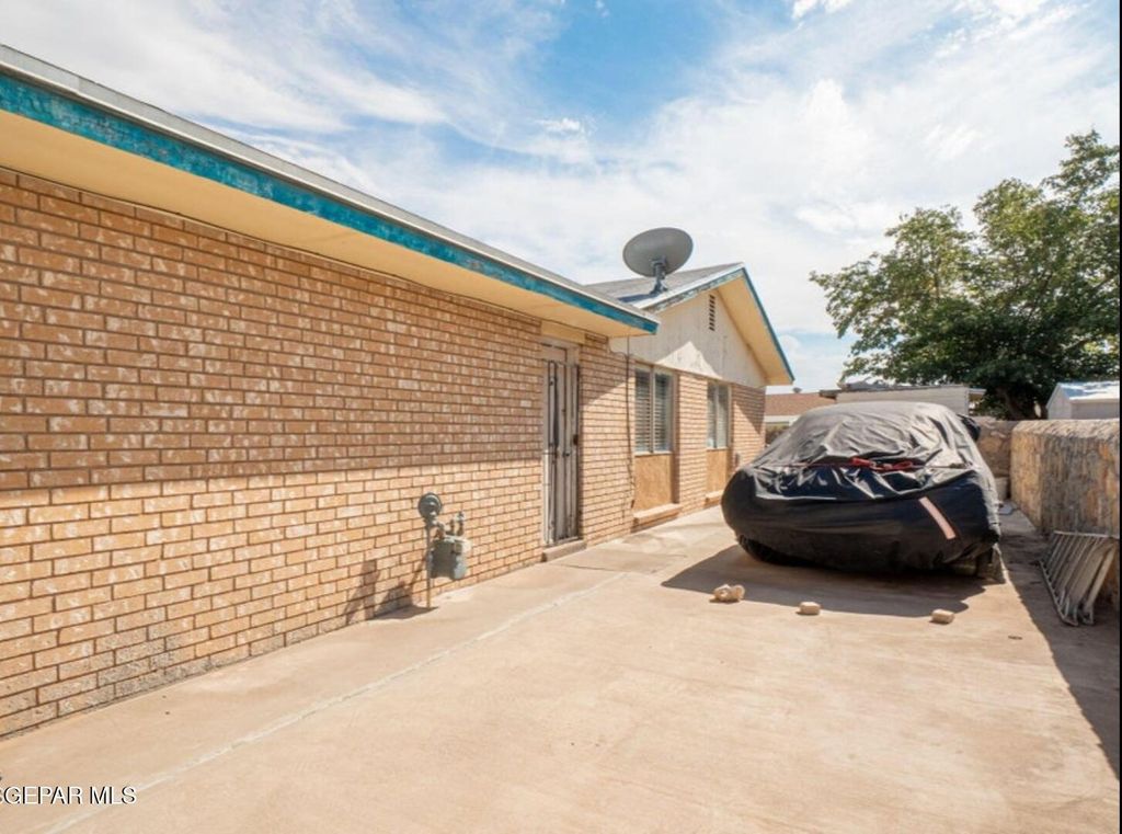 Photo of 10712 GAY BREWER Drive, El Paso, TX 79935 (MLS # 945002)