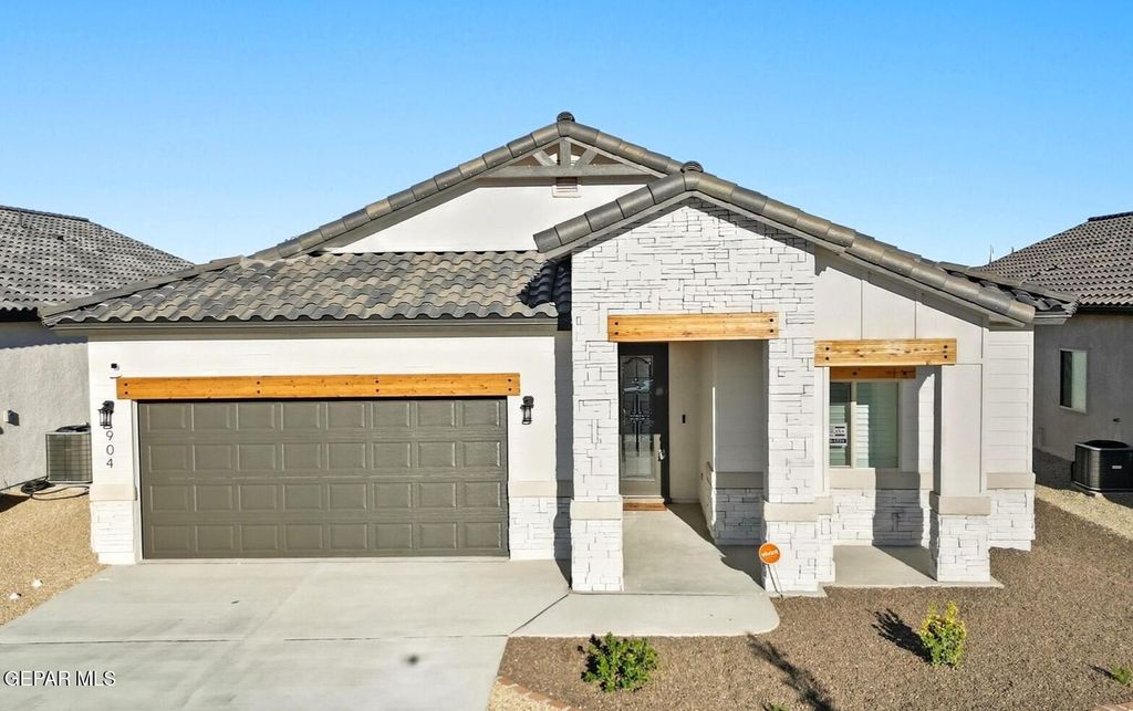 Photo of 13800 Paseo Sereno Drive, El Paso, TX 79928 (MLS # 932221)