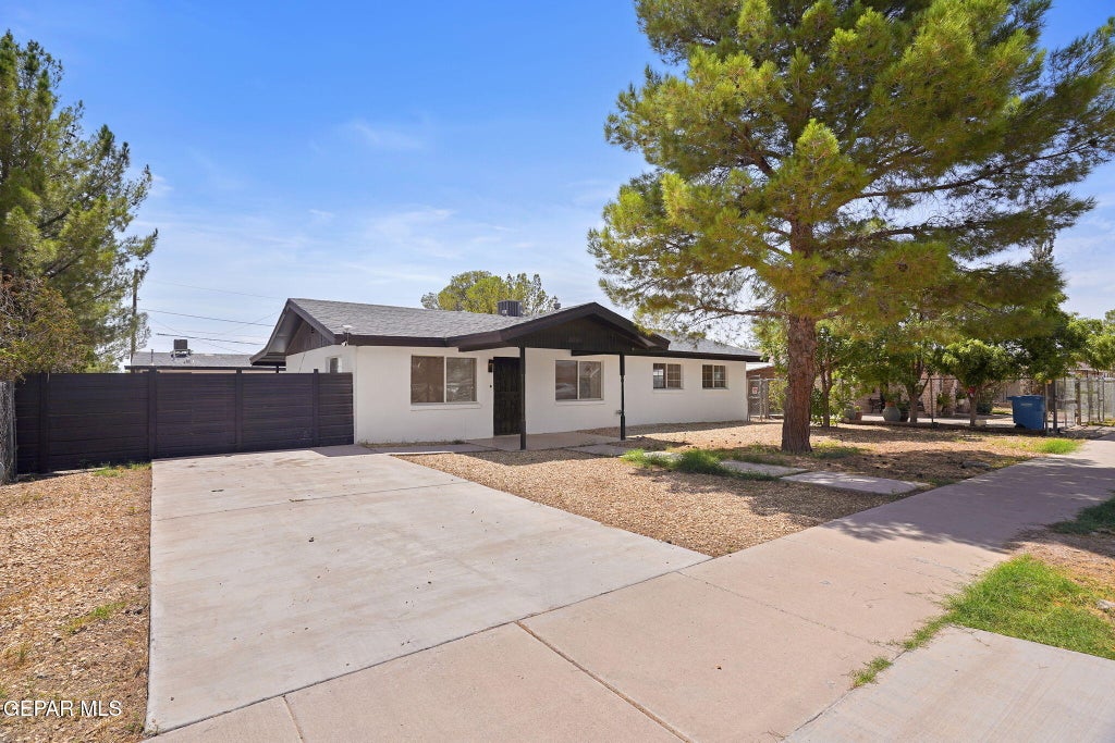 Photo of 10736 Donna marie Drive, Socorro, TX 79927 (MLS # 950963)