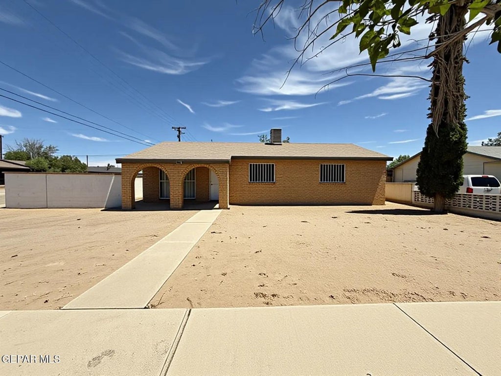 Photo of 501 EDUARDO Street, Anthony, TX 79821 (MLS # 946231)
