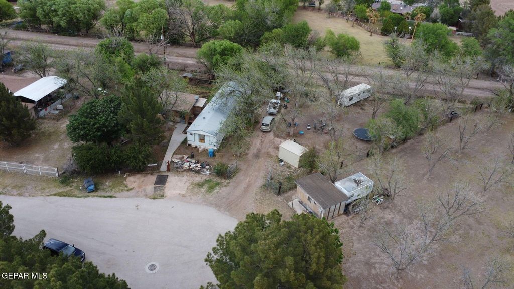 Photo of 11540 Valle Palos Verdes Drive, Socorro, TX 79927 (MLS # 942289)