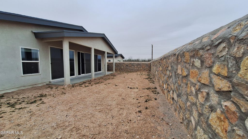 Photo of 10256 Iron Hollow Street, Socorro, TX 79927 (MLS # 942276)