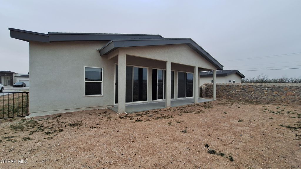 Photo of 10256 Iron Hollow Street, Socorro, TX 79927 (MLS # 942276)
