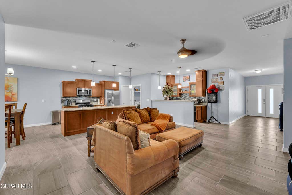 Photo of 12631 Mark Twain Avenue, El Paso, TX 79928 (MLS # 947780)