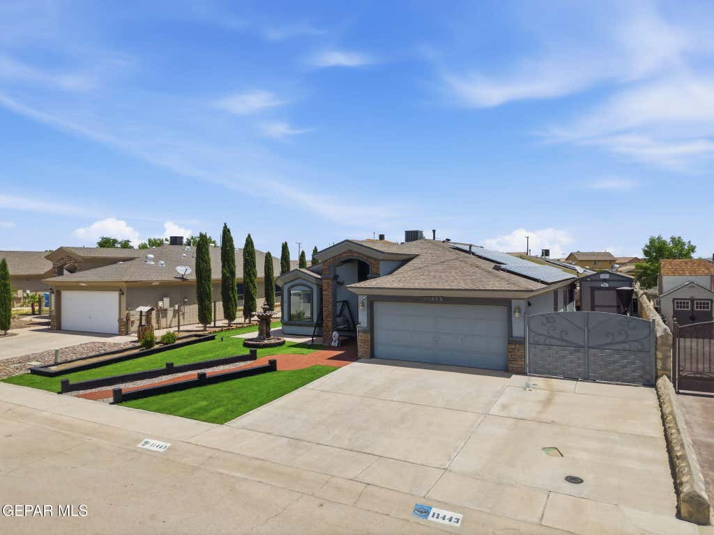 Photo of 11443 FLOR VERONICA Drive, Socorro, TX 79927 (MLS # 946103)