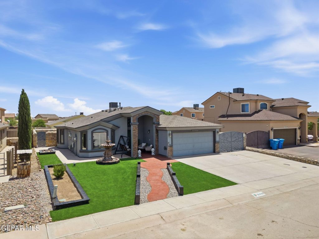 Photo of 11443 FLOR VERONICA Drive, Socorro, TX 79927 (MLS # 946103)