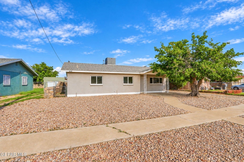 Photo of 8656 MOUNT WHITNEY Drive, El Paso, TX 79904 (MLS # 952590)