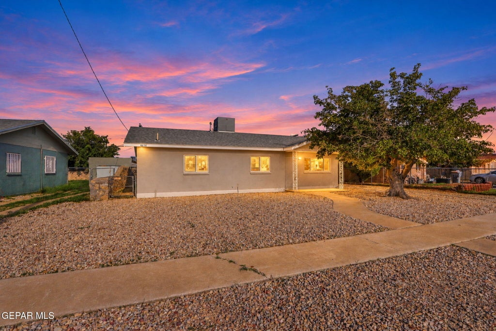 Photo of 8656 MOUNT WHITNEY Drive, El Paso, TX 79904 (MLS # 952590)