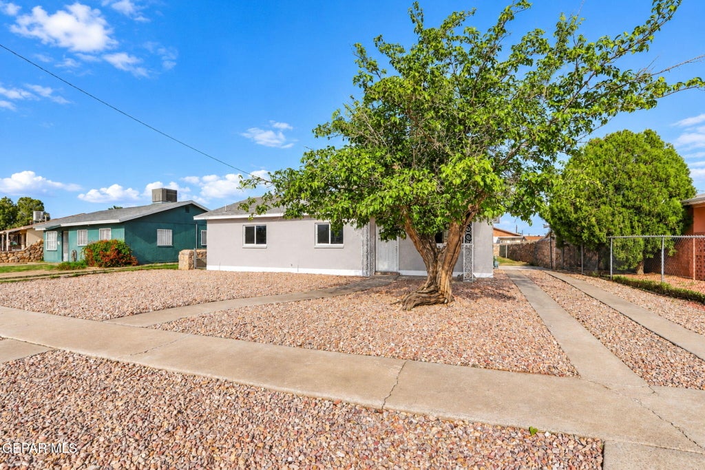 Photo of 8656 MOUNT WHITNEY Drive, El Paso, TX 79904 (MLS # 952590)